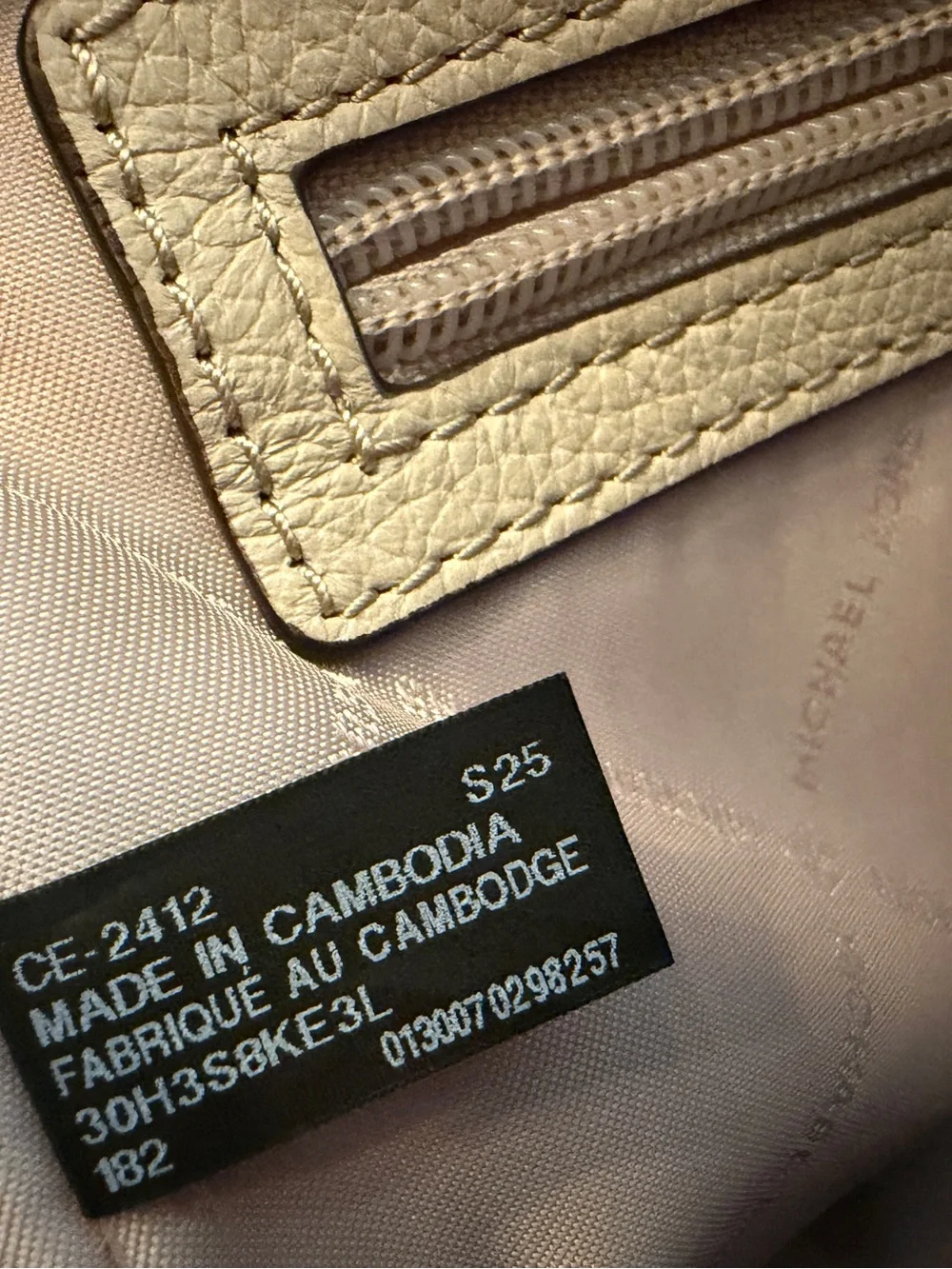 Michael Kors Raven pebbled leather shoulder bag featuring silver-tone hardware